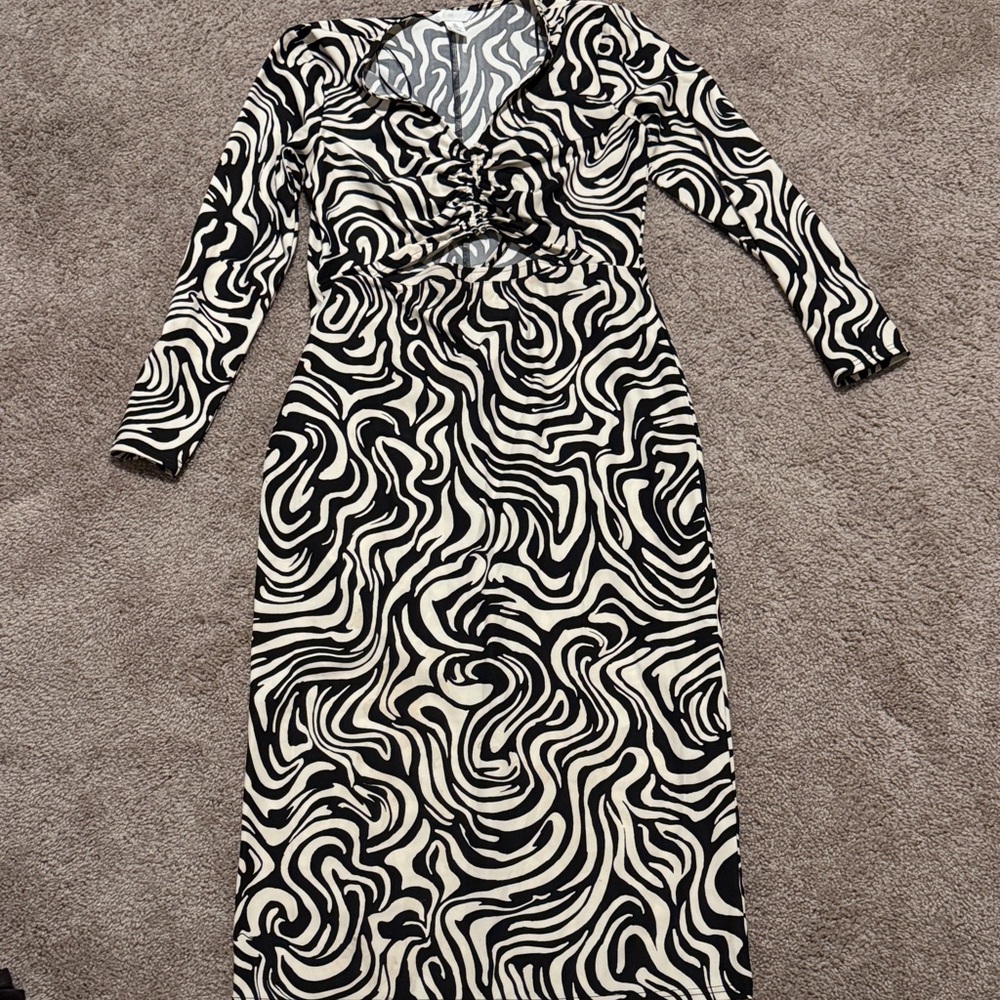 H&M Black and White Patterned Long Sleeve Dress